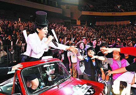 劉若英小巨蛋登臺當婚禮 有口難言告別演唱(圖)