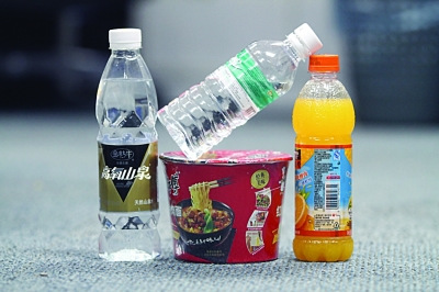 塑料包裝給我們的生活帶來(lái)了便利。 宋嶠