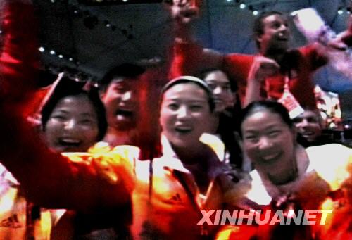 8月24日，北京奧運(yùn)會閉幕，各國運(yùn)動(dòng)員在閉幕式電視直播鏡頭里留下最美笑臉，真心祝福奧運(yùn)完美謝幕。 新華社記者張燕輝攝于電視畫面 