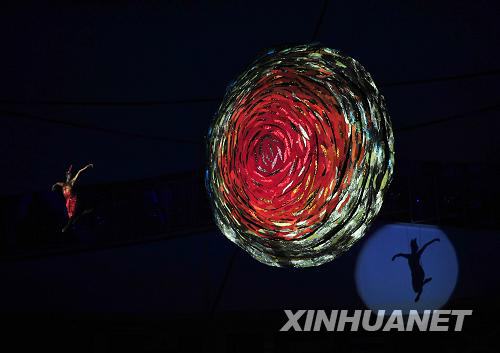  9月6日晚8時，北京2008年殘奧會開幕式在國家體育場“鳥巢”隆重舉行。這是開幕式上的文藝表演《太陽鳥》。