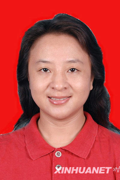 這是人民日?qǐng)?bào)政治新聞版主編胡果　(女)。