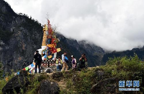 （晚報）（2）香格里拉巴拉格宗原生態(tài)景區(qū)震后重新開放