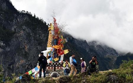 巴拉格宗景區(qū)震后重新開(kāi)放