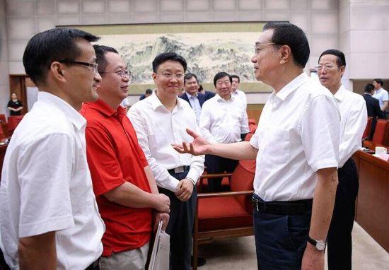 2015年7月10日，李克強(qiáng)總理主持召開座談會(huì)