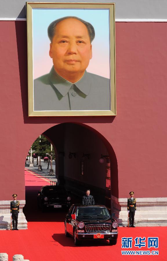 （XHDW·九三閱兵）習(xí)近平檢閱受閱部隊