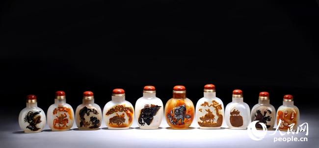 李克生作品：嶺南薈萃“水上漂”鼻煙壺十件套。資料圖片