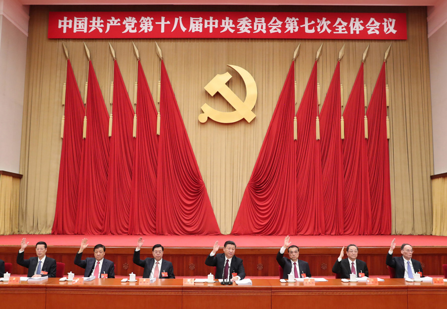 中國共產(chǎn)黨第十八屆中央委員會第七次全體會議，于2017年10月11日至14日在北京舉行。這是習(xí)近平、李克強、張德江、俞正聲、劉云山、王岐山、張高麗等在主席臺上。新華社記者 馬占成 攝
