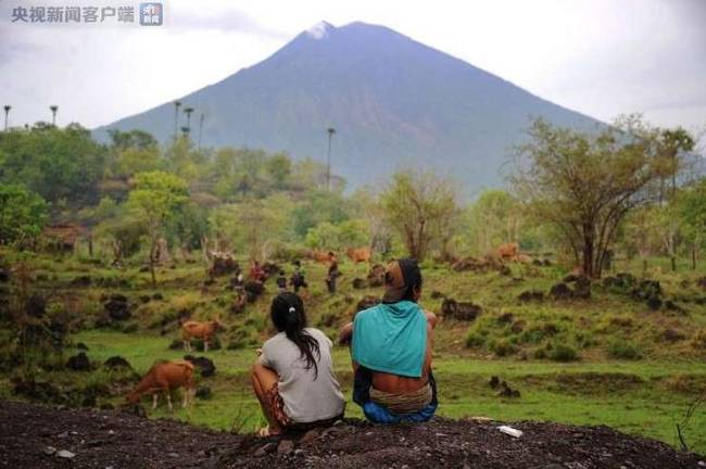 印尼巴厘島阿貢火山再次噴發(fā) 濃煙達2500米高