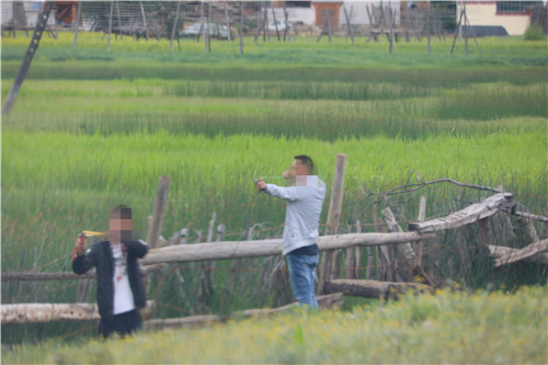 可惡！可惡！可惡！居然在納帕海用彈弓打鳥?。?！