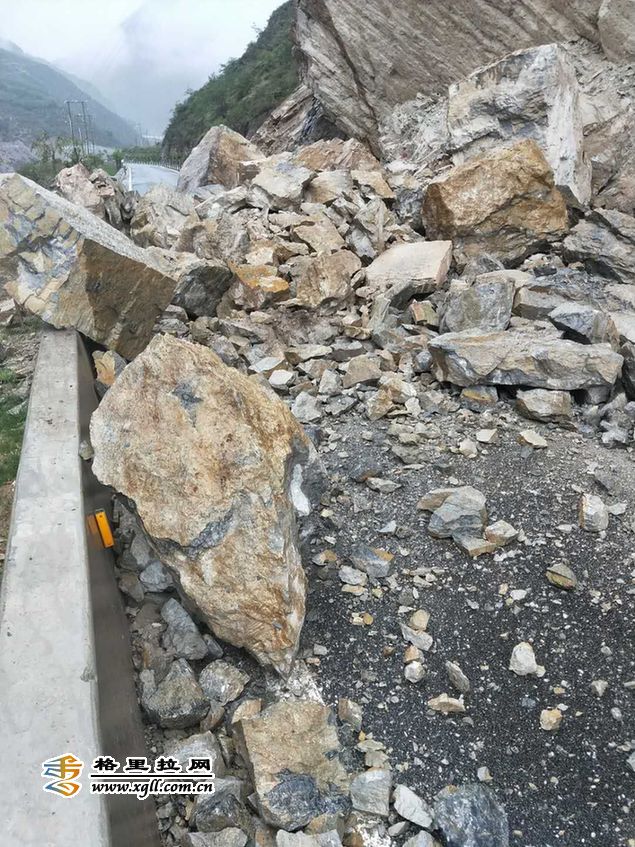 今日上午，尼塔二級公路發(fā)生邊坡塌方......