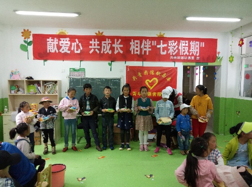 獻(xiàn)愛心 共成長 相伴‘七彩假期’