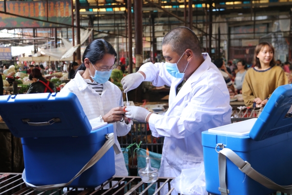 維西縣疾控中心進(jìn)行H7N9禽流感外環(huán)境采樣監(jiān)測(cè)