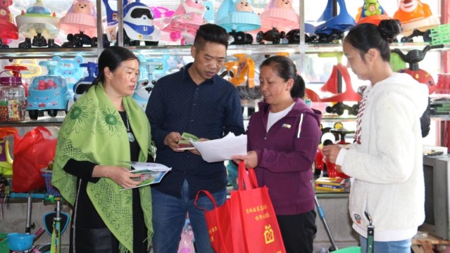 保和鎮(zhèn)十字街社區(qū)開展掃黑除惡專項(xiàng)斗爭宣傳