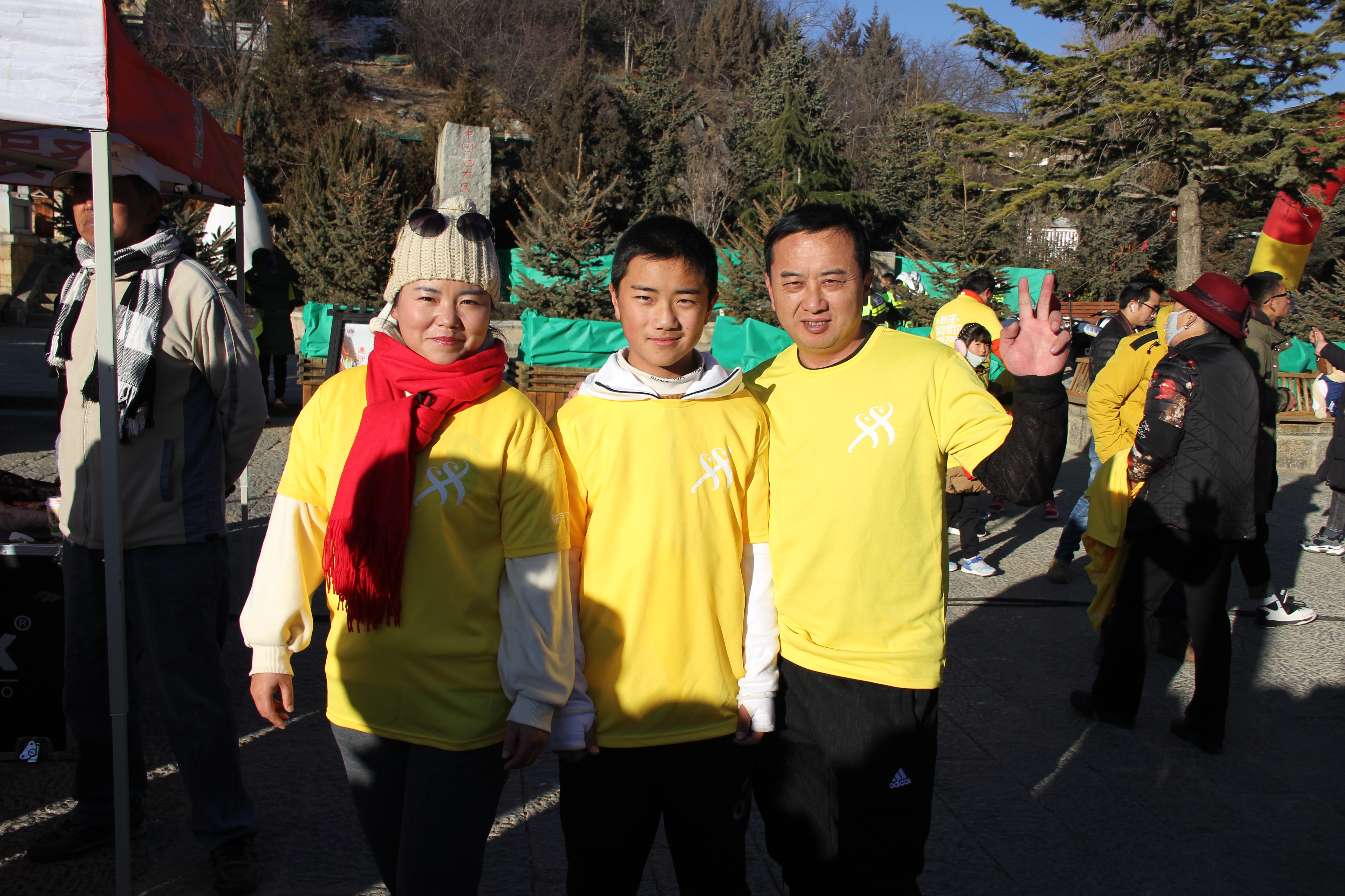 香格里拉開啟首屆轉(zhuǎn)經(jīng)祈福暨新年穿城跑