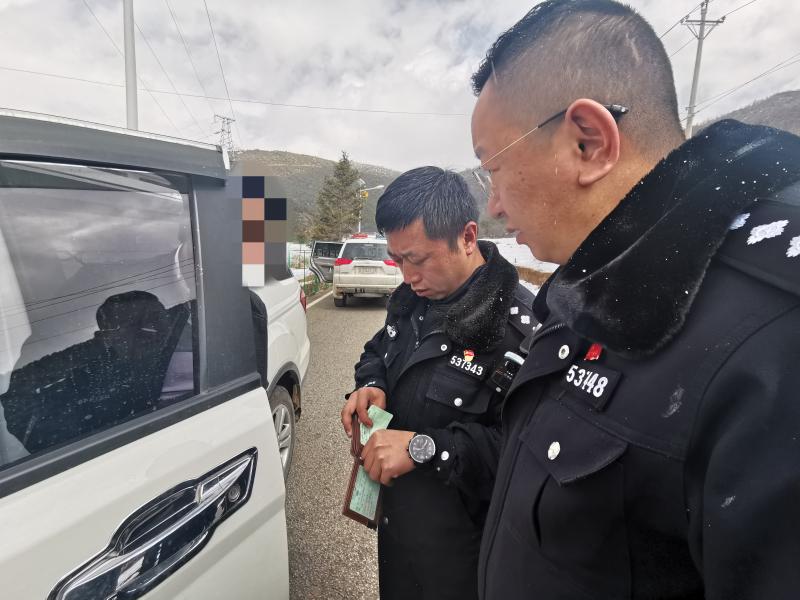 五鳳山打鳥的人被現(xiàn)場(chǎng)抓了這樣的行為可要不得