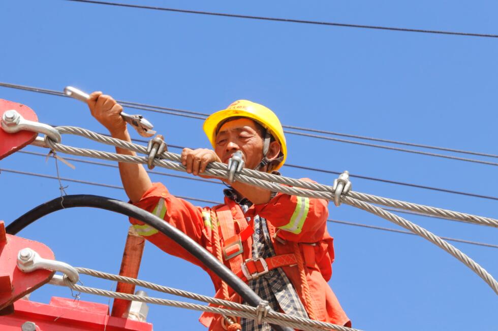 香麗高速建設(shè)者國慶堅守工地搶工期   金沙江特大橋完成下部結(jié)構(gòu)施工