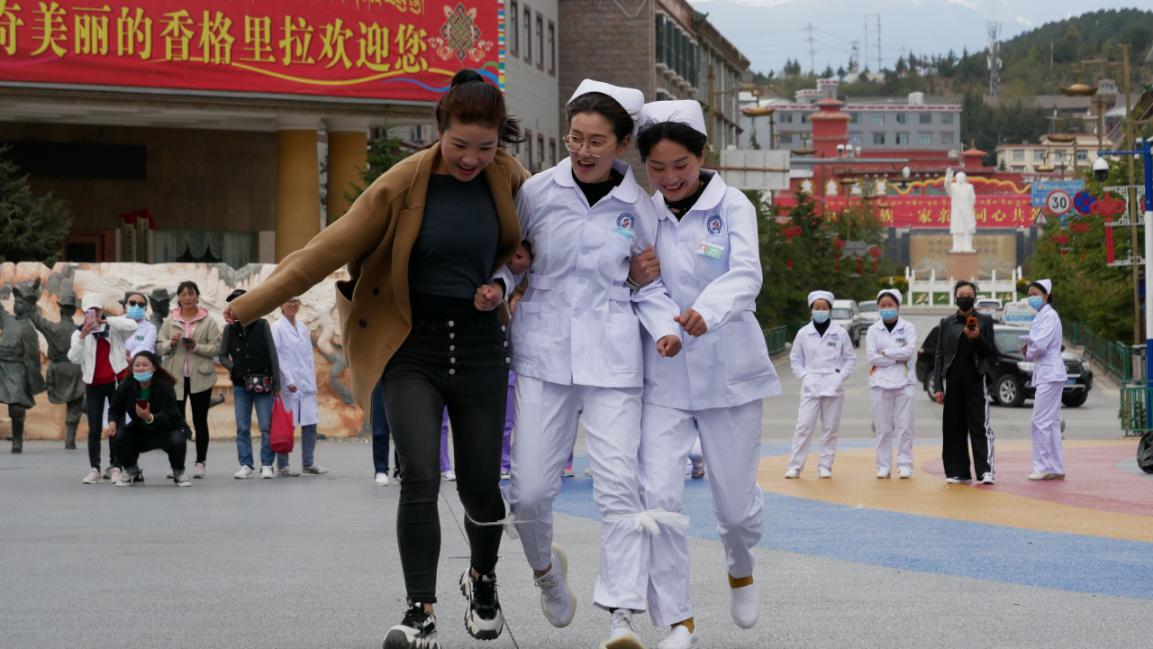 迪慶州人民醫(yī)院開展護士節(jié)慶?；顒?></a>
     <p><a href=
