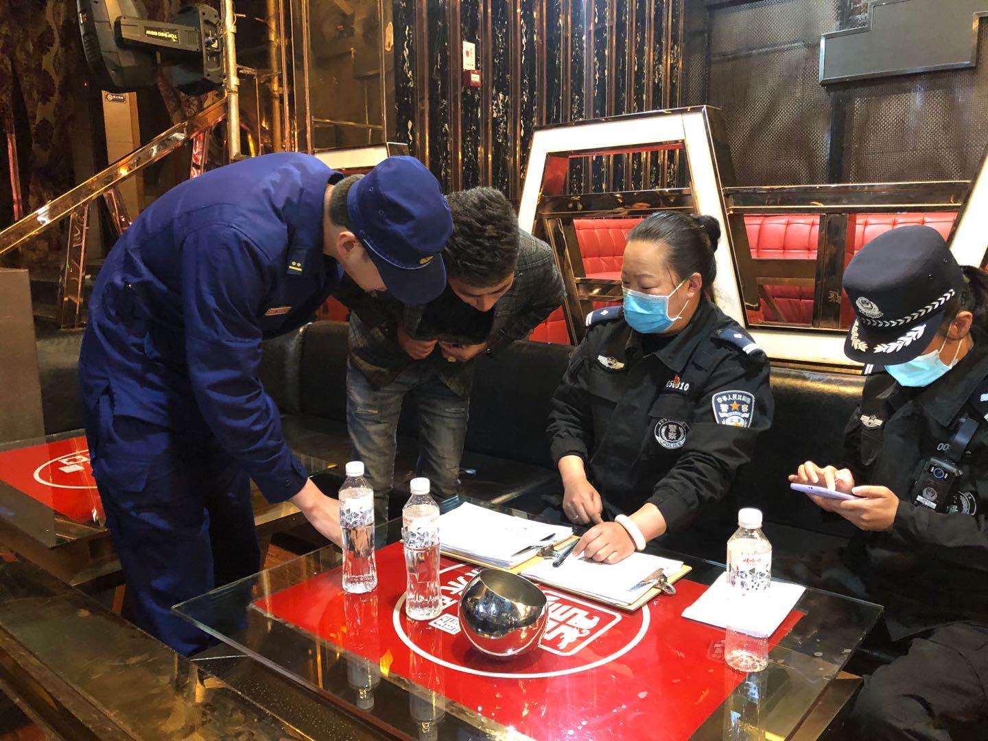 迪慶州消防救援支隊深入轄區(qū)復工娛樂場所開展消防安全指導服務