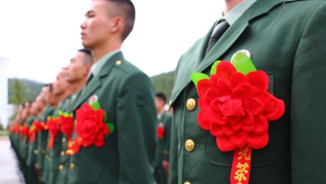來自武警駐迪慶某隊(duì)一張?zhí)厥獾摹罢埣贄l”
