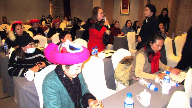 迪慶州女企業(yè)家商會(huì)開(kāi)展商務(wù)禮儀培訓(xùn)活動(dòng)