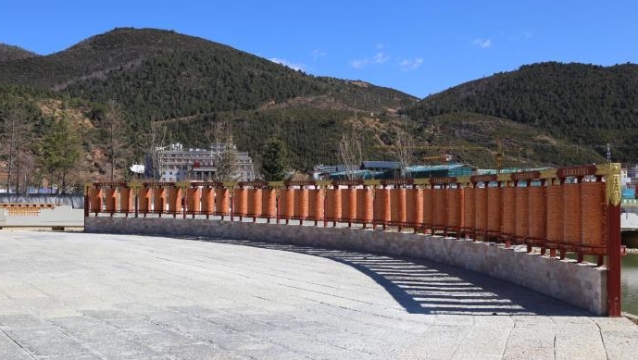 獨克宗“月光城”特色小鎮(zhèn)建設項目將于3月1日全面復工
