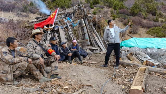 德欽縣佛山鄉(xiāng)巴美村平安邊界建設(shè)蟲草山現(xiàn)場(chǎng)管控工作