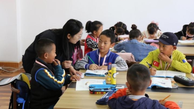 迪慶州職工子女暑期工會愛心托管班正式開班