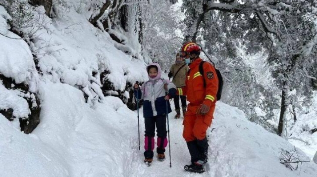 在雨崩村聽雪落下的聲音，感謝風雪中有你們護送