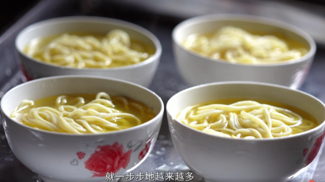 在維西這家灰水面里嘗出了幸福的味道！