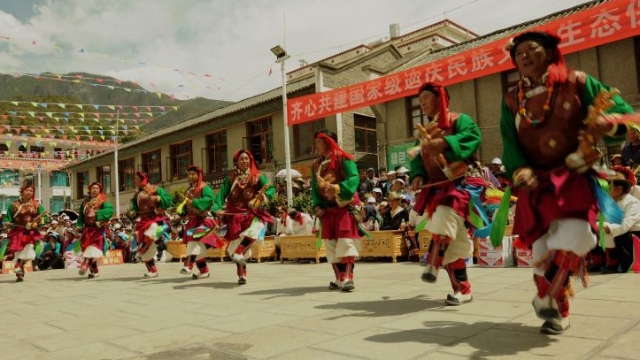 第二屆吉祥珠巴洛弦子展演交流會(huì)在拖頂鄉(xiāng)文化廣場(chǎng)舉辦