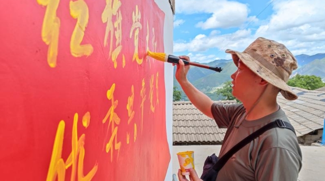 云南技師學(xué)院（云南工貿(mào)職業(yè)技術(shù)學(xué)院）赴維西縣保和鎮(zhèn)高泉村、拉日村開(kāi)展“三下鄉(xiāng)”社會(huì)實(shí)踐活動(dòng)