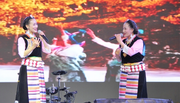 優(yōu)秀青年歌手演唱會(huì)唱響古城夜