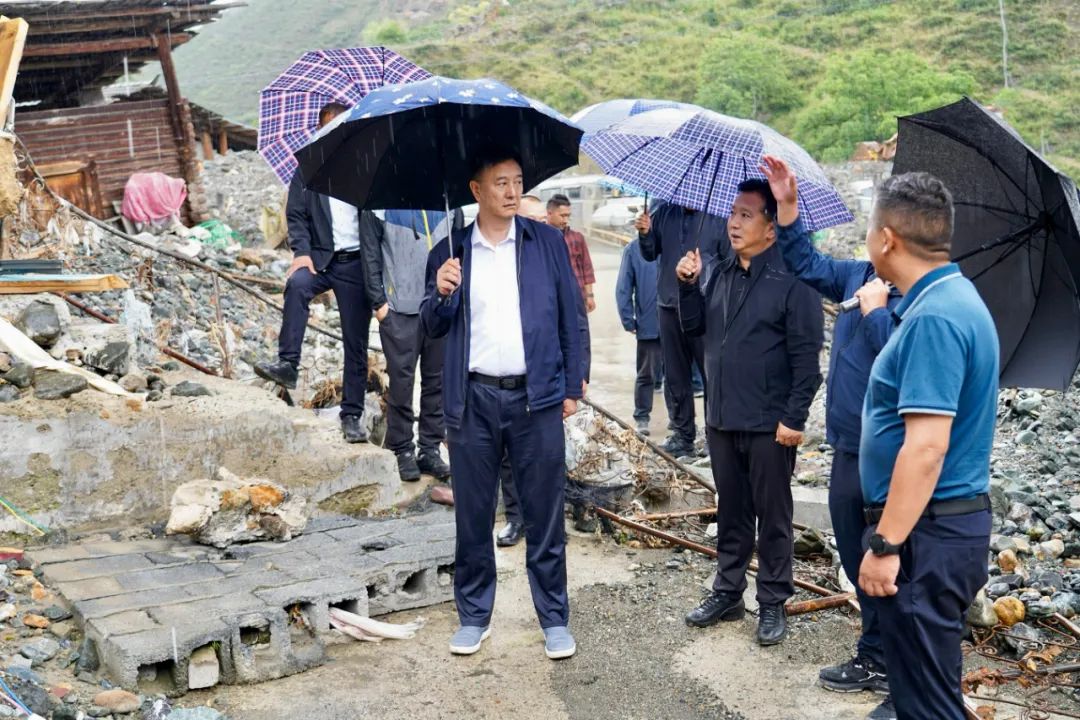張衛(wèi)東深入霞若鄉(xiāng)調(diào)研防汛救災(zāi)和災(zāi)后重建工作