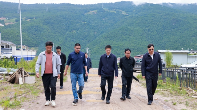 上訪變下訪 羅朝峰到維西縣白濟汛鄉(xiāng)共樂村一線接訪