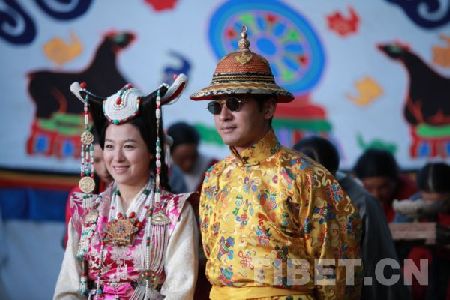 《西藏秘密》主演郭曉冬和沈傲君，在劇中兩人飾演德勒家族主人。