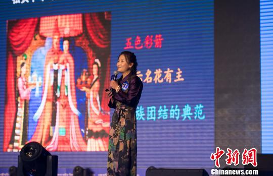圖為決賽選手進(jìn)行PPT項(xiàng)目路演?！『闻罾?攝