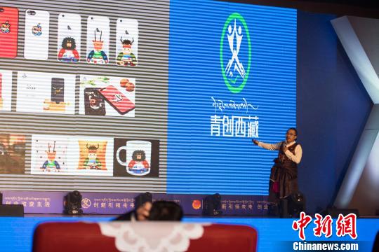圖為決賽選手進(jìn)行PPT項(xiàng)目路演?！『闻罾?攝