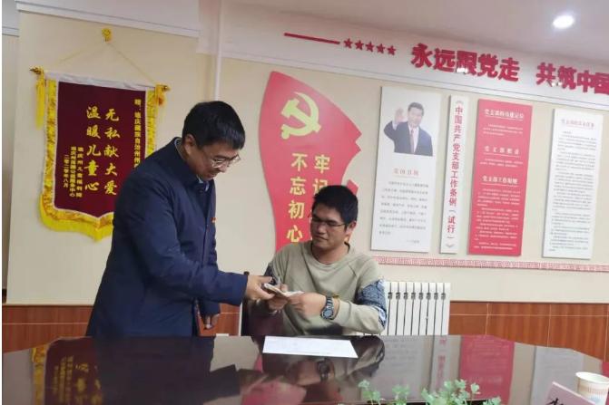 彭山以普通黨員身份參加州委辦第二黨支部組織生活會(huì)，并講授黨課！